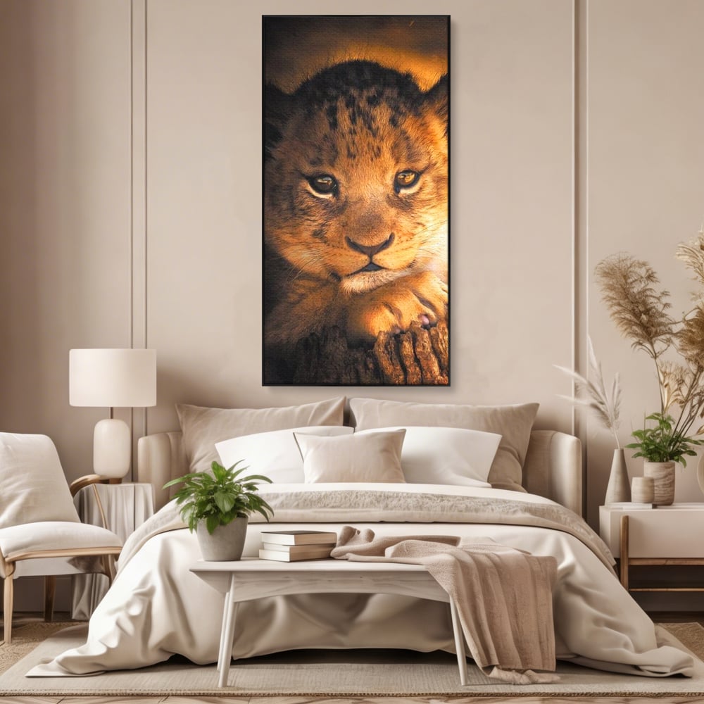 Tablou canvas cu tablou canvas cu portret de pui de leu, in rama de aluminiu negru, pe perete intr-un dormitor